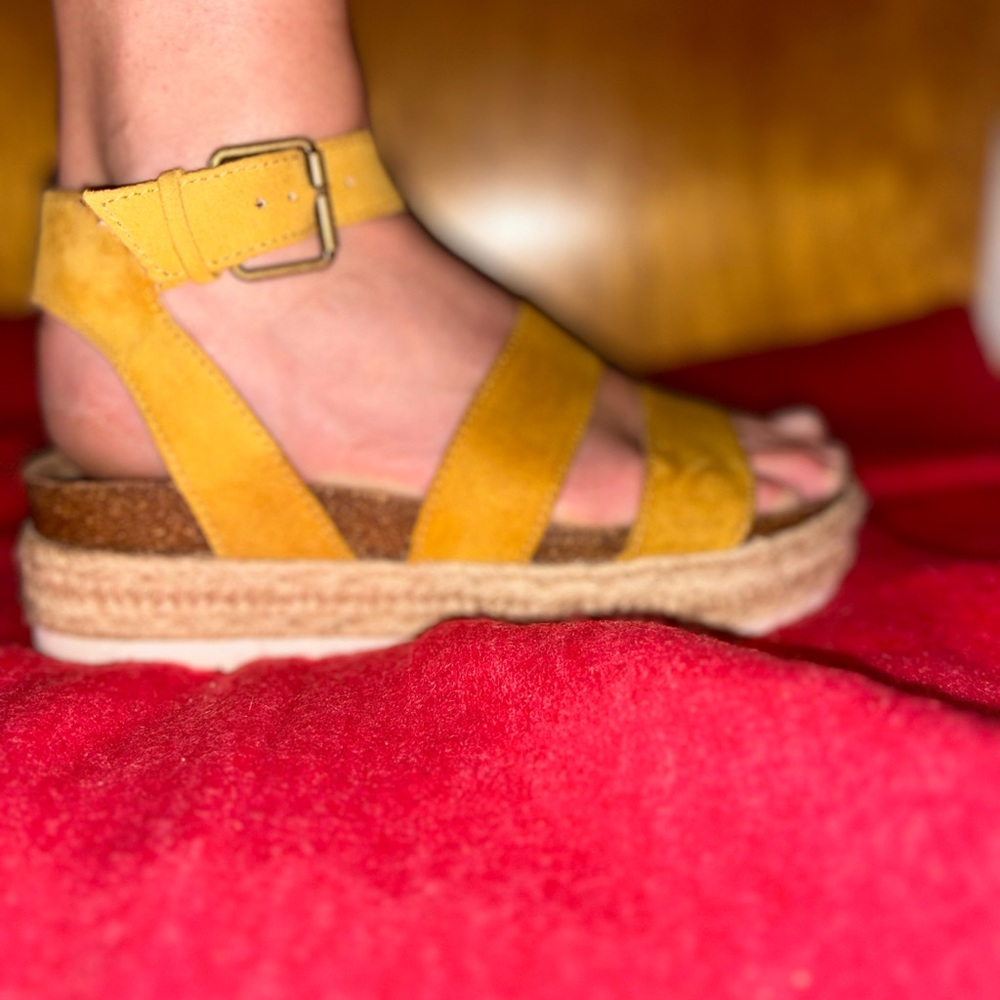 Platform sandals - Picture 2 of 4